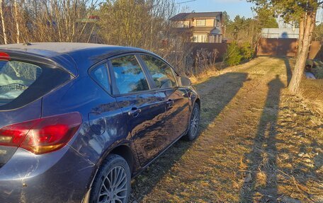 Opel Astra J, 2011 год, 650 000 рублей, 2 фотография