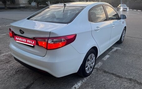 KIA Rio III рестайлинг, 2013 год, 920 000 рублей, 2 фотография