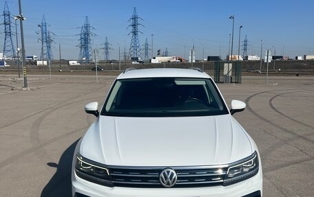 Volkswagen Tiguan II, 2018 год, 3 350 000 рублей, 3 фотография