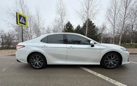 Toyota Camry, 2021 год, 3 580 000 рублей, 7 фотография