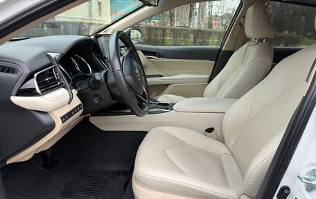 Toyota Camry, 2021 год, 3 580 000 рублей, 10 фотография