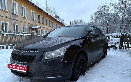 Chevrolet Cruze II, 2010 год, 800 000 рублей, 3 фотография