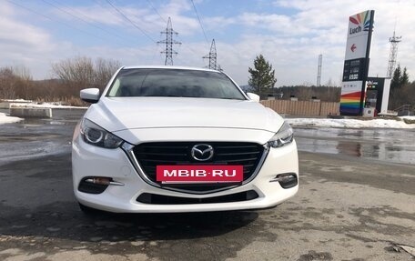 Mazda Axela, 2017 год, 1 365 000 рублей, 2 фотография