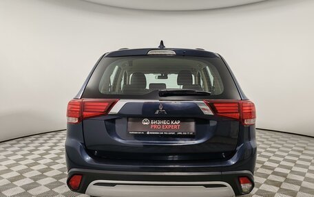 Mitsubishi Outlander III рестайлинг 3, 2019 год, 2 049 000 рублей, 6 фотография