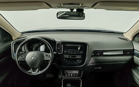 Mitsubishi Outlander III рестайлинг 3, 2019 год, 2 049 000 рублей, 13 фотография