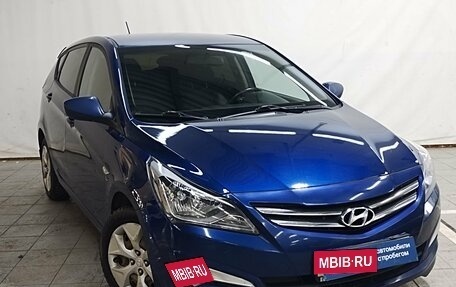 Hyundai Solaris II рестайлинг, 2015 год, 880 000 рублей, 2 фотография