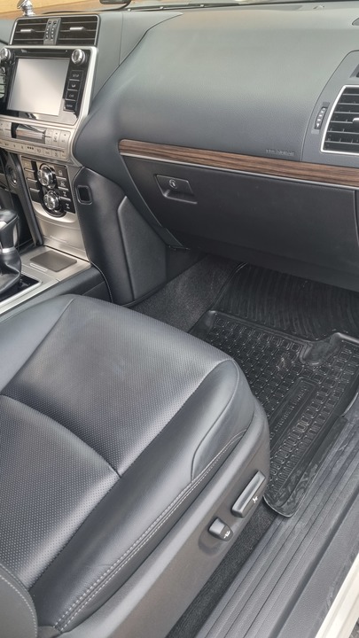 Toyota Land Cruiser Prado 150 рестайлинг 2, 2020 год, 7 300 000 рублей, 4 фотография