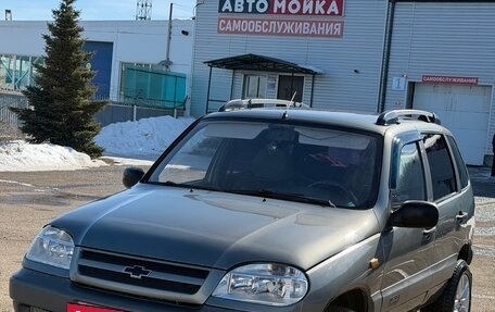 Chevrolet Niva I рестайлинг, 2004 год, 310 000 рублей, 2 фотография