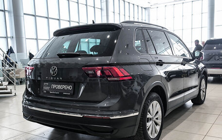 Volkswagen Tiguan II, 2020 год, 2 995 000 рублей, 6 фотография