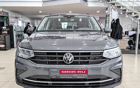 Volkswagen Tiguan II, 2020 год, 2 995 000 рублей, 2 фотография