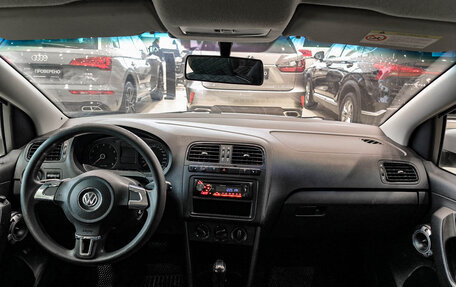 Volkswagen Polo VI (EU Market), 2012 год, 650 000 рублей, 18 фотография