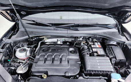 Volkswagen Tiguan II, 2019 год, 2 625 000 рублей, 11 фотография