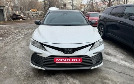 Toyota Camry, 2022 год, 3 450 000 рублей, 2 фотография