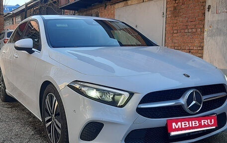 Mercedes-Benz A-Класс, 2019 год, 2 300 000 рублей, 2 фотография