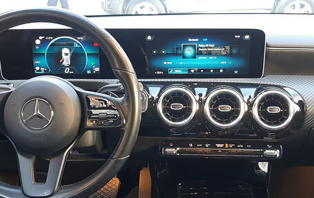 Mercedes-Benz A-Класс, 2019 год, 2 300 000 рублей, 10 фотография