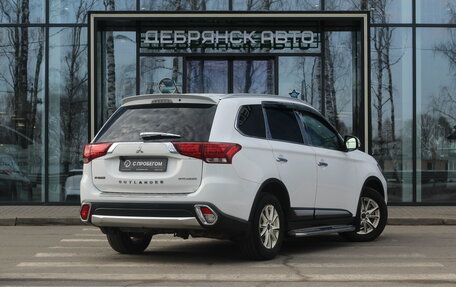 Mitsubishi Outlander III рестайлинг 3, 2015 год, 1 795 000 рублей, 3 фотография