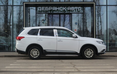 Mitsubishi Outlander III рестайлинг 3, 2015 год, 1 795 000 рублей, 4 фотография