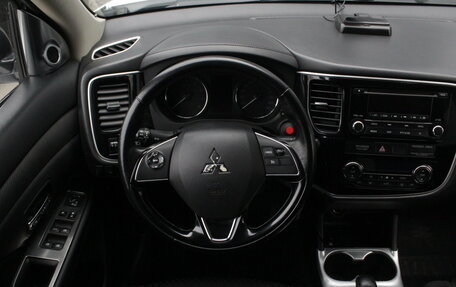 Mitsubishi Outlander III рестайлинг 3, 2015 год, 1 795 000 рублей, 8 фотография