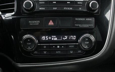 Mitsubishi Outlander III рестайлинг 3, 2015 год, 1 795 000 рублей, 15 фотография