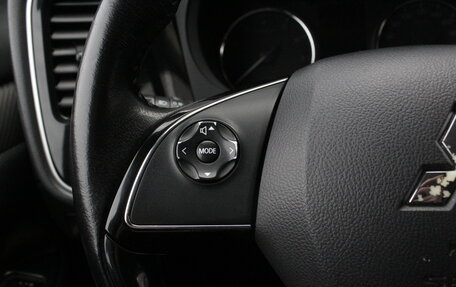 Mitsubishi Outlander III рестайлинг 3, 2015 год, 1 795 000 рублей, 10 фотография