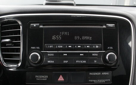 Mitsubishi Outlander III рестайлинг 3, 2015 год, 1 795 000 рублей, 14 фотография