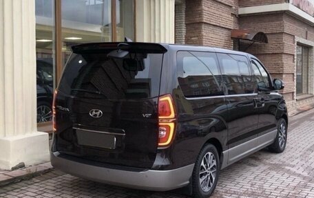 Hyundai Grand Starex Grand Starex I рестайлинг 2, 2018 год, 4 000 000 рублей, 4 фотография