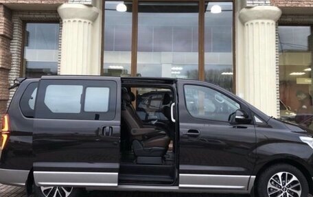 Hyundai Grand Starex Grand Starex I рестайлинг 2, 2018 год, 4 000 000 рублей, 5 фотография