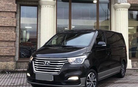Hyundai Grand Starex Grand Starex I рестайлинг 2, 2018 год, 4 000 000 рублей, 3 фотография