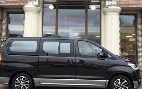 Hyundai Grand Starex Grand Starex I рестайлинг 2, 2018 год, 4 000 000 рублей, 6 фотография