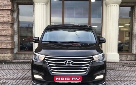 Hyundai Grand Starex Grand Starex I рестайлинг 2, 2018 год, 4 000 000 рублей, 7 фотография