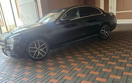 Mercedes-Benz E-Класс, 2021 год, 4 350 000 рублей, 2 фотография