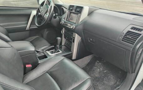 Toyota Land Cruiser Prado 150 рестайлинг 2, 2013 год, 2 800 000 рублей, 8 фотография