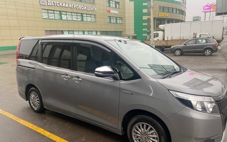 Toyota Esquire I, 2017 год, 2 900 000 рублей, 3 фотография