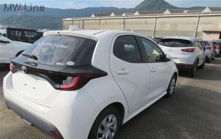 Toyota Yaris, 2021 год, 870 000 рублей, 8 фотография