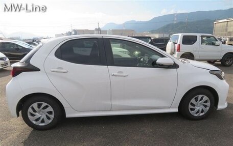 Toyota Yaris, 2021 год, 870 000 рублей, 5 фотография