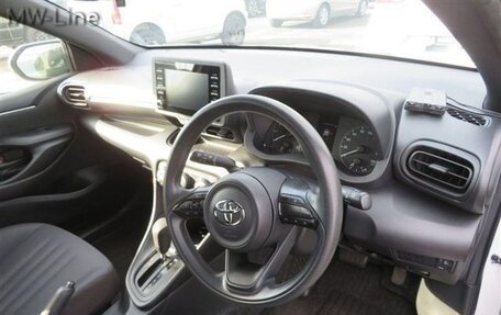 Toyota Yaris, 2021 год, 870 000 рублей, 12 фотография