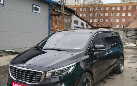 KIA Carnival III, 2019 год, 3 450 000 рублей, 1 фотография