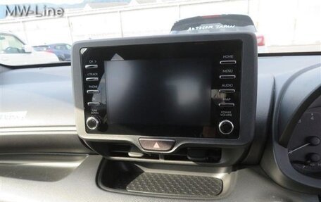 Toyota Yaris, 2021 год, 870 000 рублей, 17 фотография