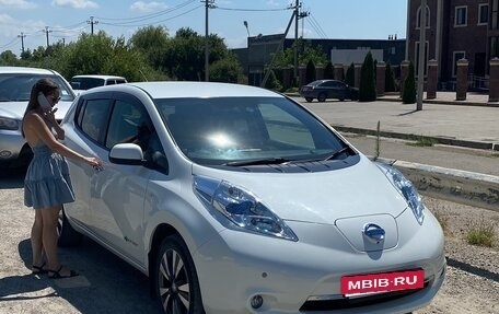 Nissan Leaf I, 2014 год, 1 000 000 рублей, 2 фотография