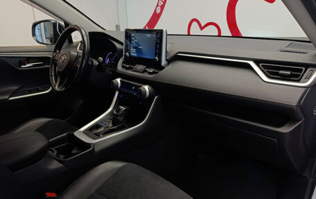 Toyota RAV4, 2021 год, 3 550 000 рублей, 7 фотография