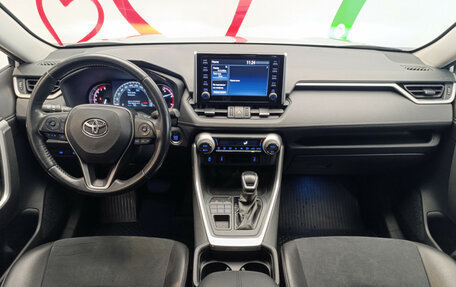 Toyota RAV4, 2021 год, 3 550 000 рублей, 9 фотография