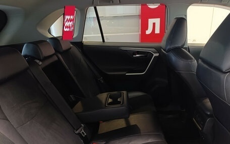 Toyota RAV4, 2021 год, 3 550 000 рублей, 8 фотография