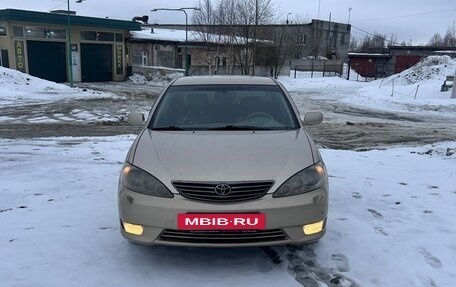 Toyota Camry V40, 2004 год, 760 000 рублей, 2 фотография