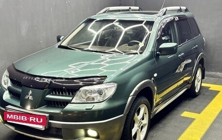 Mitsubishi Outlander III рестайлинг 3, 2005 год, 1 300 000 рублей, 2 фотография