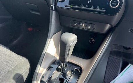 Toyota Yaris, 2023 год, 1 263 000 рублей, 23 фотография