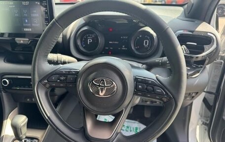 Toyota Yaris, 2023 год, 1 263 000 рублей, 21 фотография