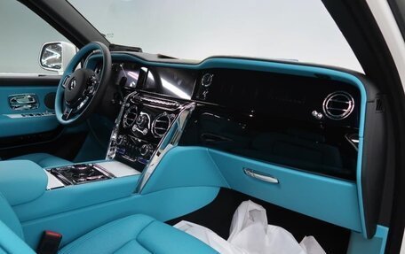 Rolls-Royce Cullinan, 2025 год, 69 990 000 рублей, 3 фотография