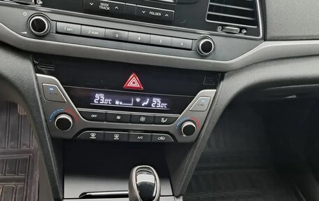 Hyundai Elantra VI рестайлинг, 2017 год, 1 750 000 рублей, 6 фотография