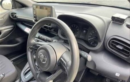 Toyota Yaris, 2022 год, 870 000 рублей, 12 фотография