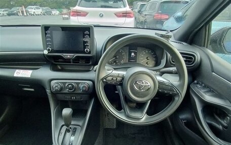Toyota Yaris, 2022 год, 870 000 рублей, 19 фотография